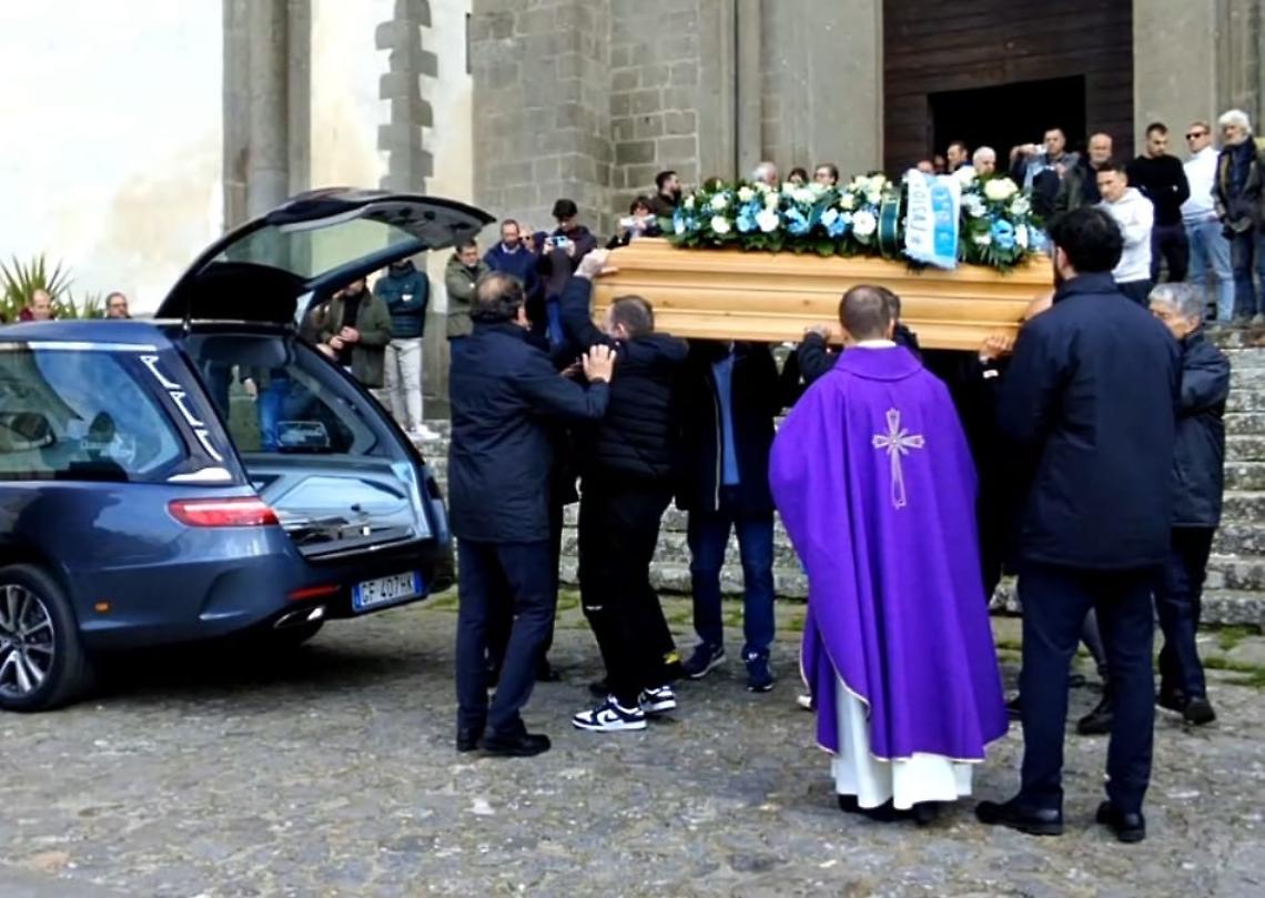 Il saluto della curva: &ldquo;Vola alto Giovanni&rdquo;