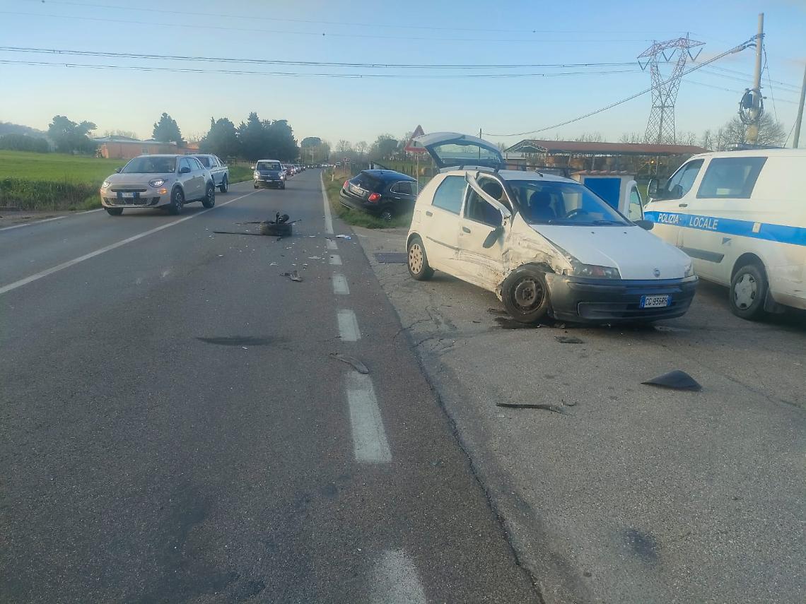 Scontro tra due auto sulla Cassia Nord