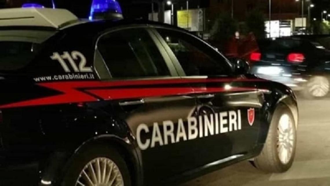 Viterbo: inveisce in strada contro un giovane