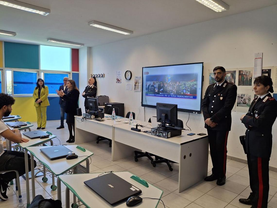 Alberghiero incontro con i carabinieri