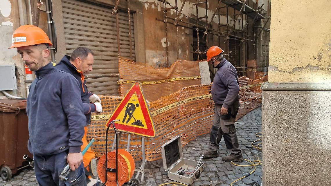 Viterbo: si rompe conduttura dell'acqua e si apre una voragine