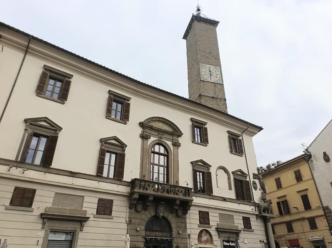 Viterbo, la torre dei due fusi orari