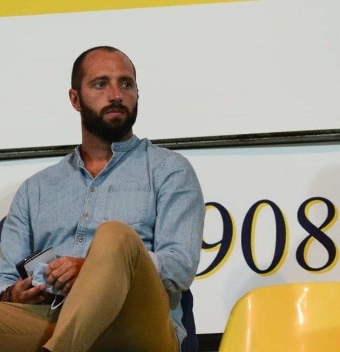 Viterbo,  al parco  di via Carlo Cattaneo degrado tra bottiglie, droga e ubriaconi