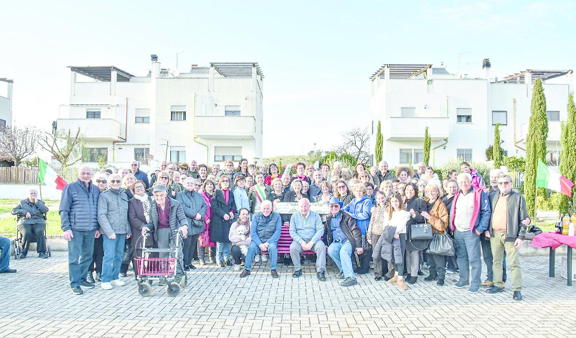 Santa Severa nord, inaugurata la targa sulla panchina rossa 