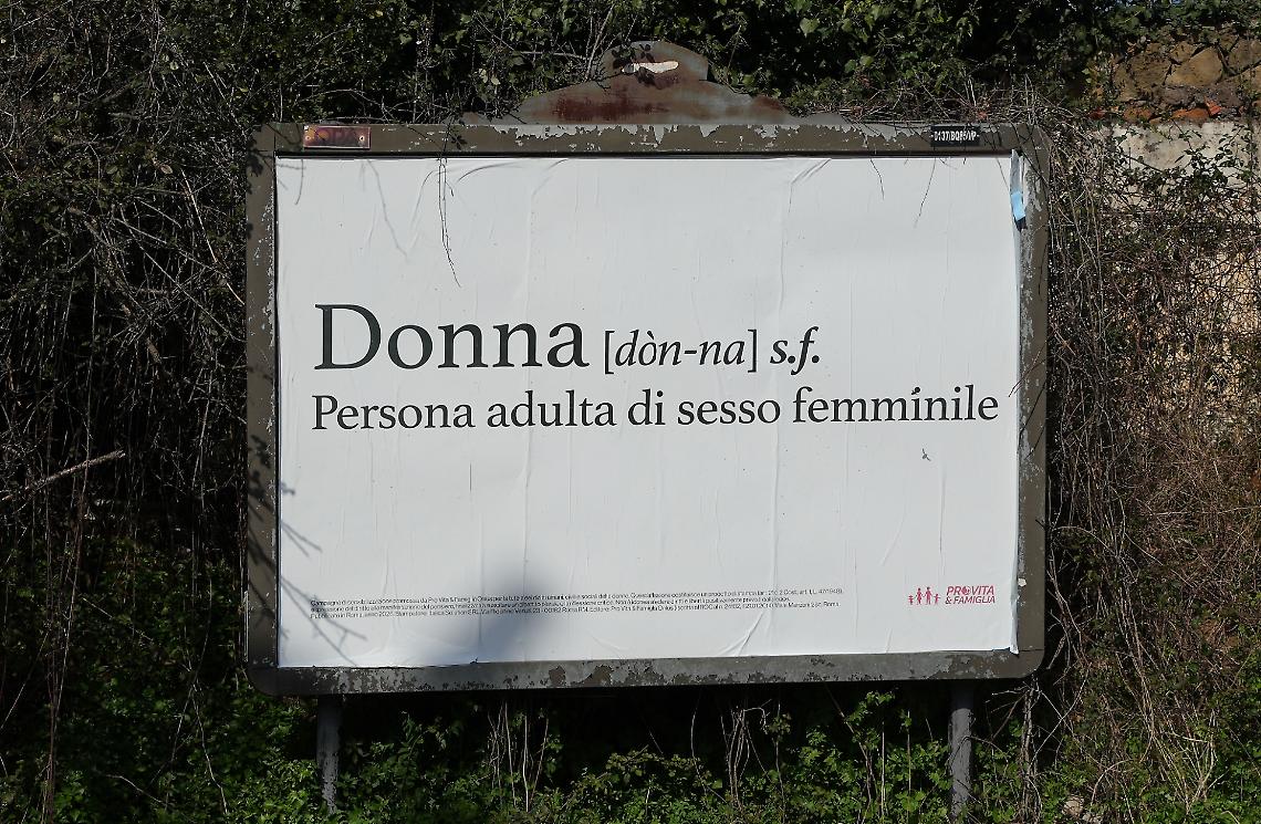 Pro Vita e Famiglia lancia a Santa Marinella la campagna contro la "cancellazione" delle donne