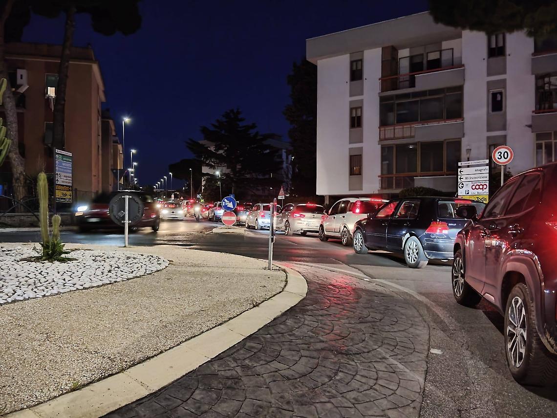 Citt&agrave; paralizzata dal traffico: ancora code e disagi lungo tutto l'asse sud 