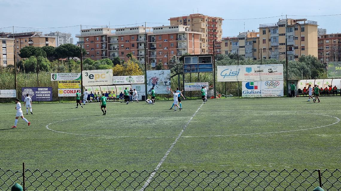 Dlf re del derby: spettacolare Esposito segna da centrocampo