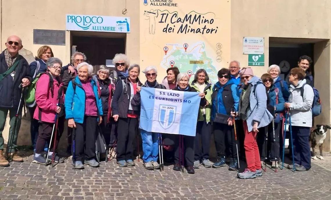Riparte il Cammino dei Minatori: onde colorate di zaini e passi condivisi