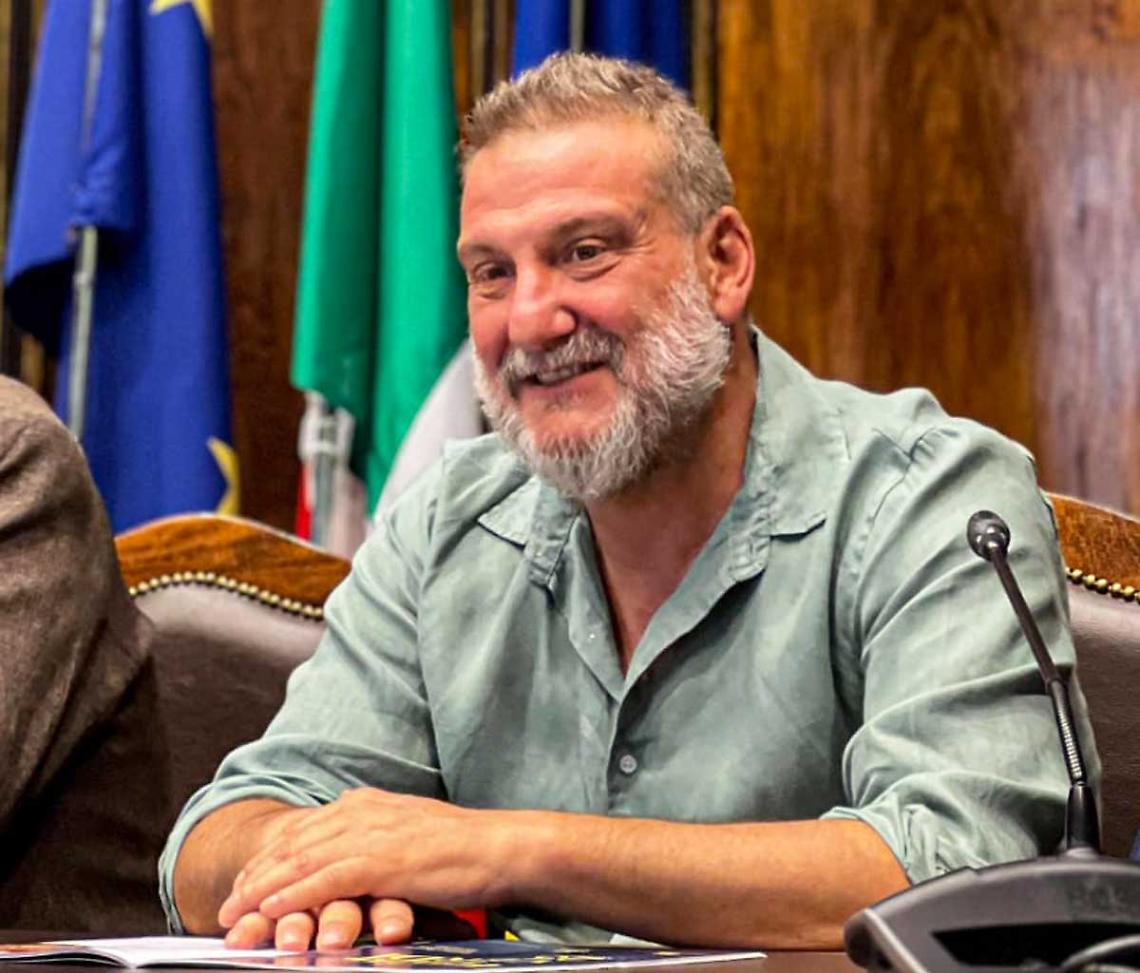 Taglio del nastro per la casa di comunit&agrave;