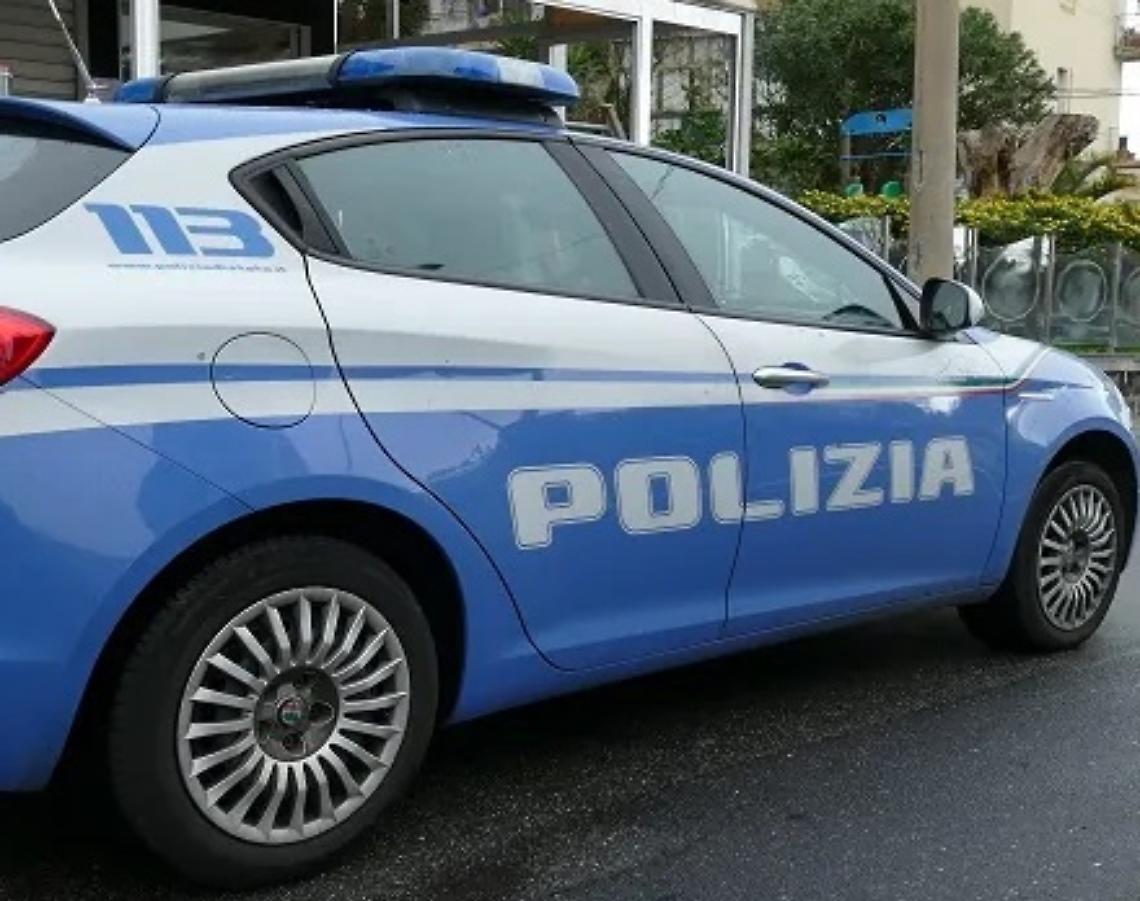 Ferisce con un&rsquo;arma da taglio un coetaneo in un locale