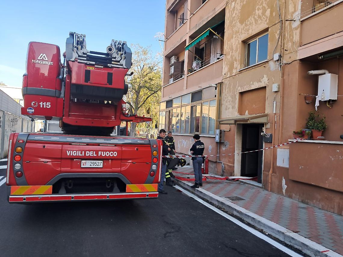 Incendio in un appartamento in via Betti 