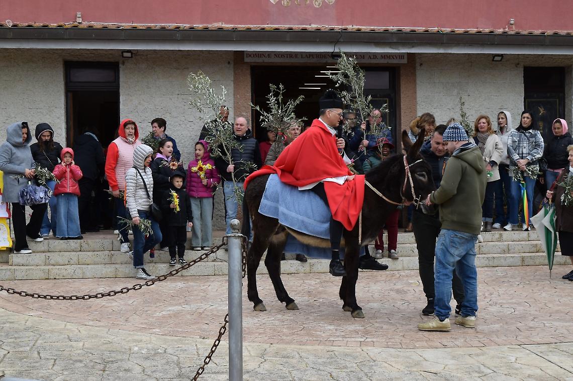 Domenica delle Palme, fede e tradizione: la  comunit&agrave; si ritrova ad Allumiere e La Bianca