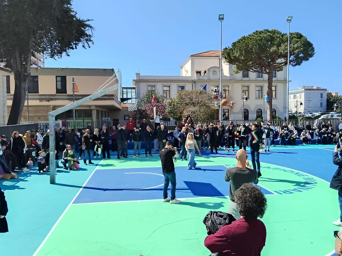 Primo canestro e fatidica inaugurazione: ecco il nuovo campo da basket del Pincio