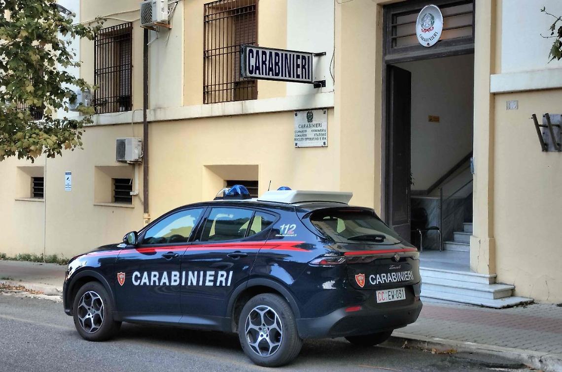 A scuola con un coltello da 13.5 cm: intervengono i Carabinieri