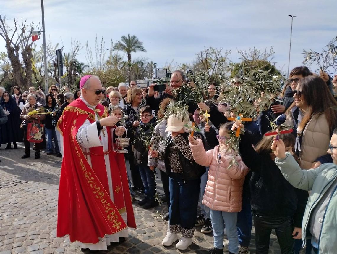 Dalla Domenica delle Palme alla messa Pasquale tra fede, tradizione e impegno nel cuore della diocesi