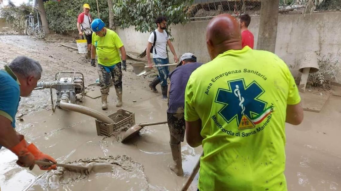 I politici si schierano con le associazioni