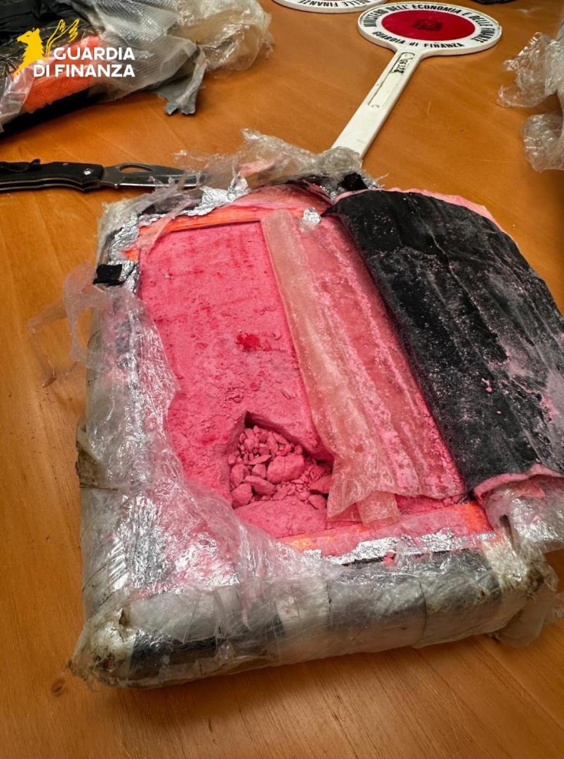 Scoperto il bunker della &ldquo;cocaina rosa&rdquo;: in azione la Finanza di Roma e Tarquinia