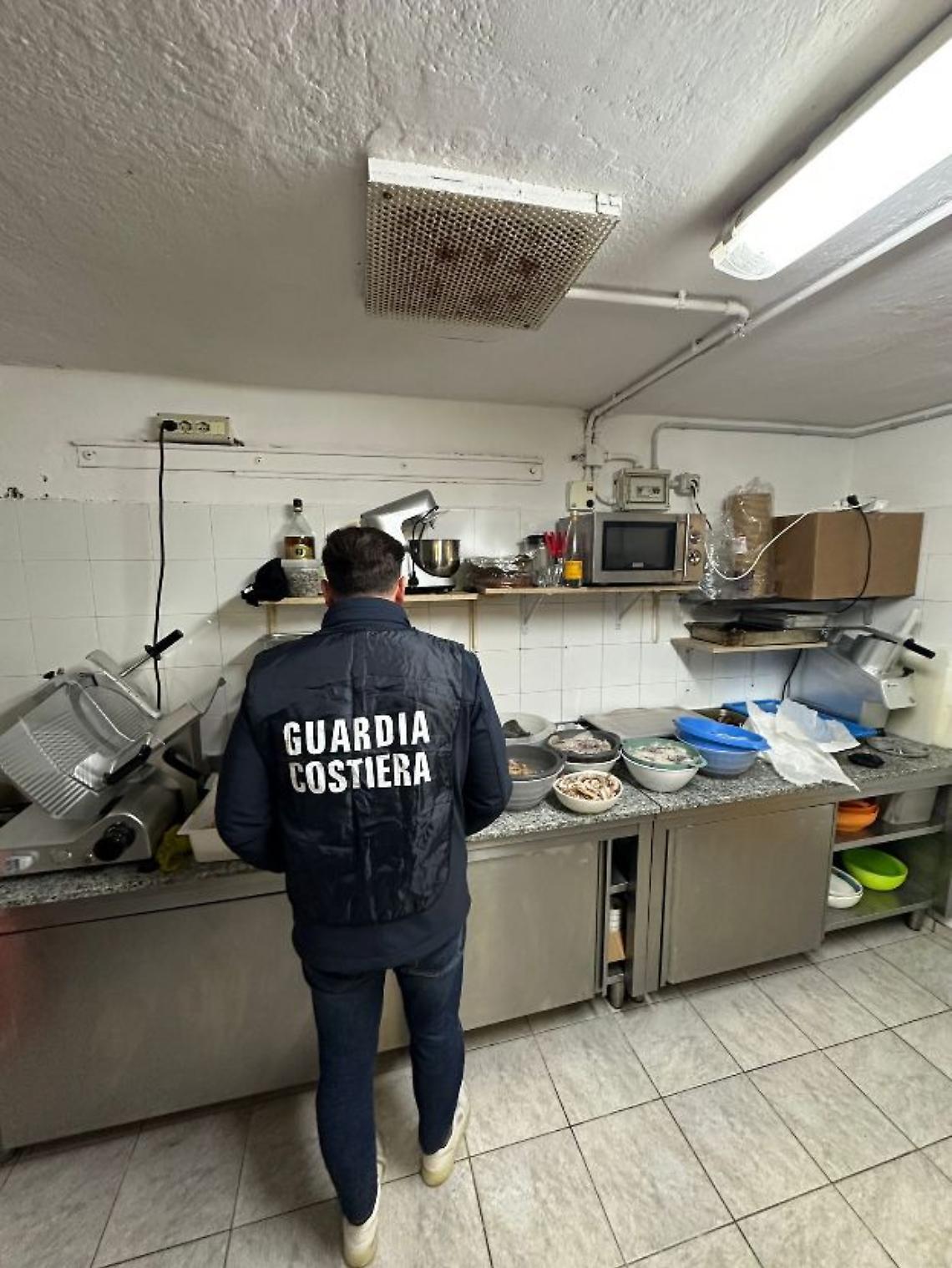 Maxi operazione della Guardia costiera: sotto la lente anche le mense scolastiche