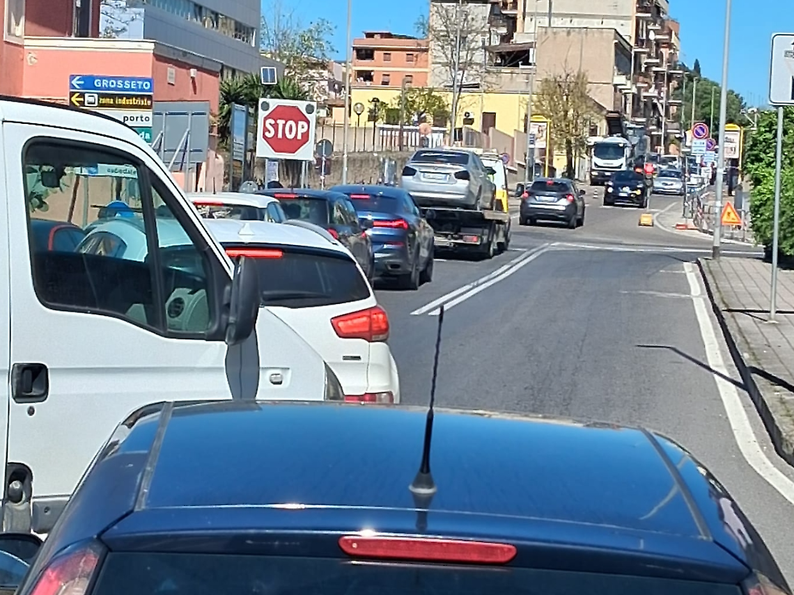 Civitavecchia di nuovo paralizzata: traffico nel caos tra cantieri e code