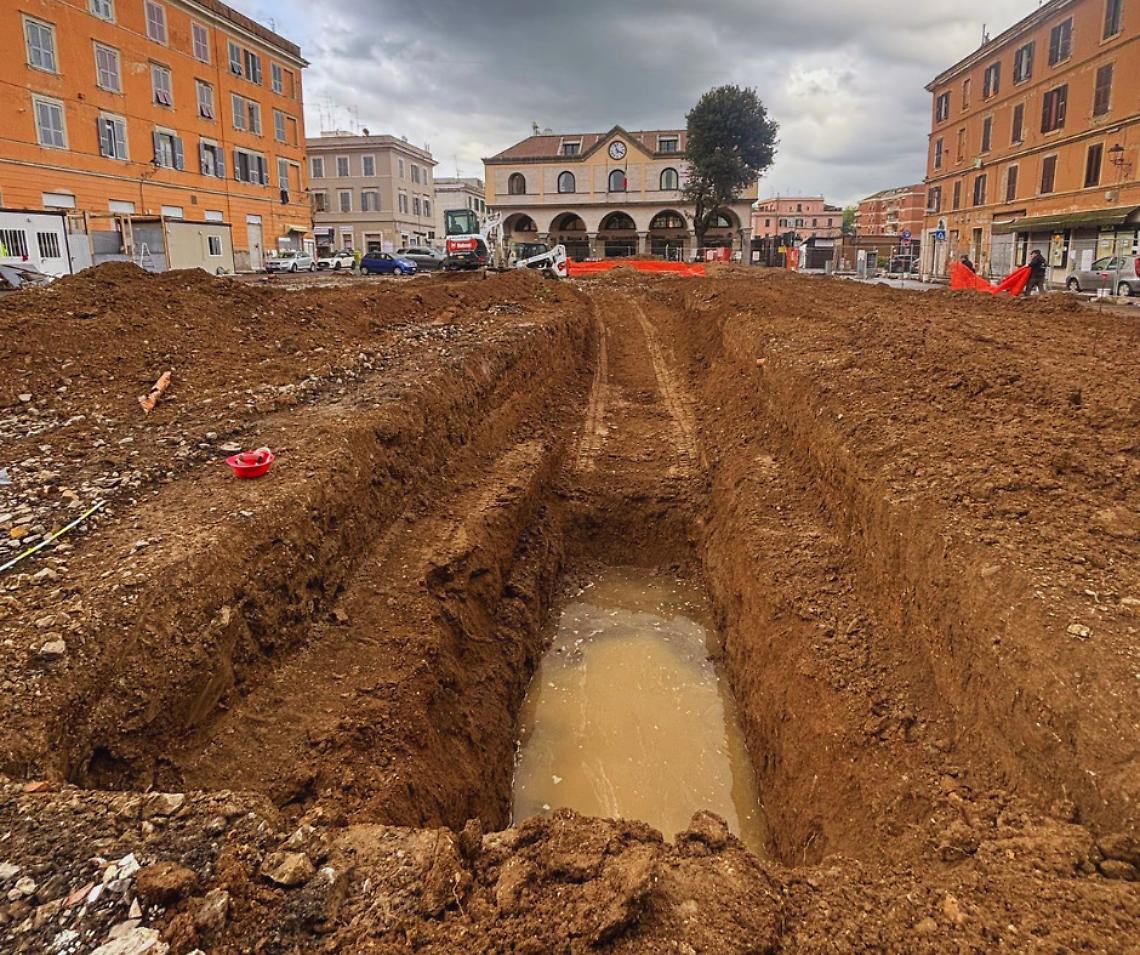Mercato, dopo gli alberi il cantiere entra nella fase pi&ugrave; delicata: via agli scavi archeologici