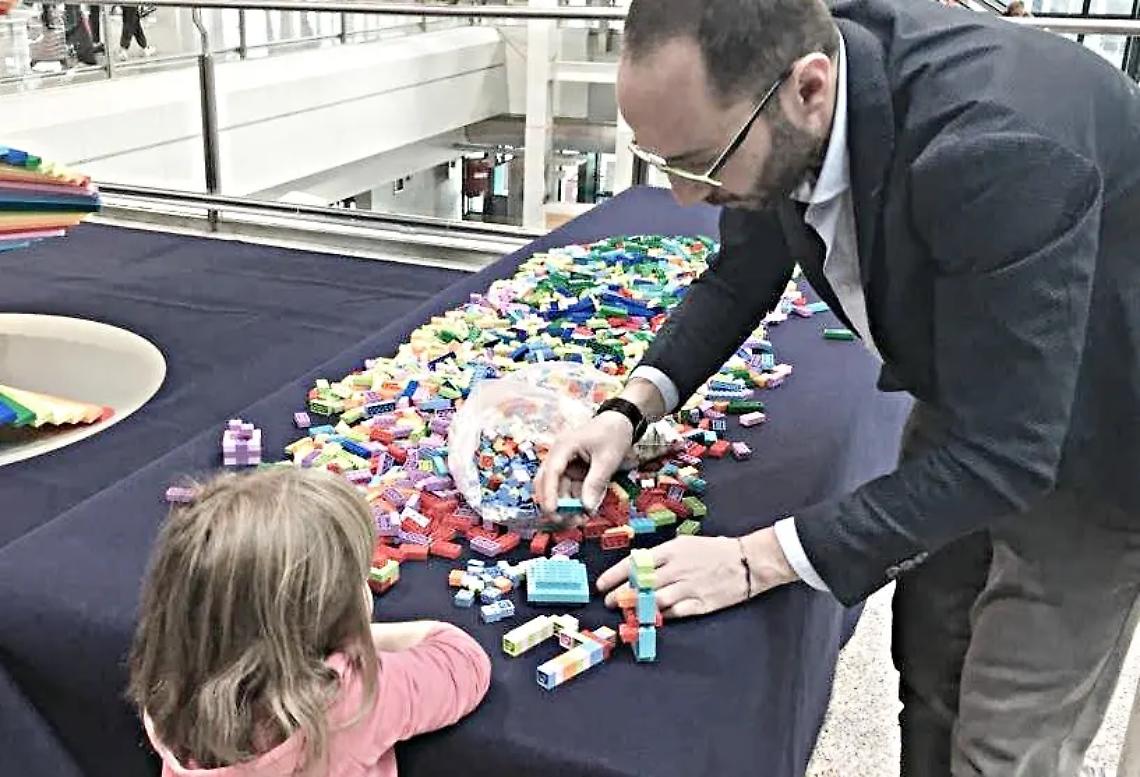 Ventimila mattoni di solidariet&agrave;