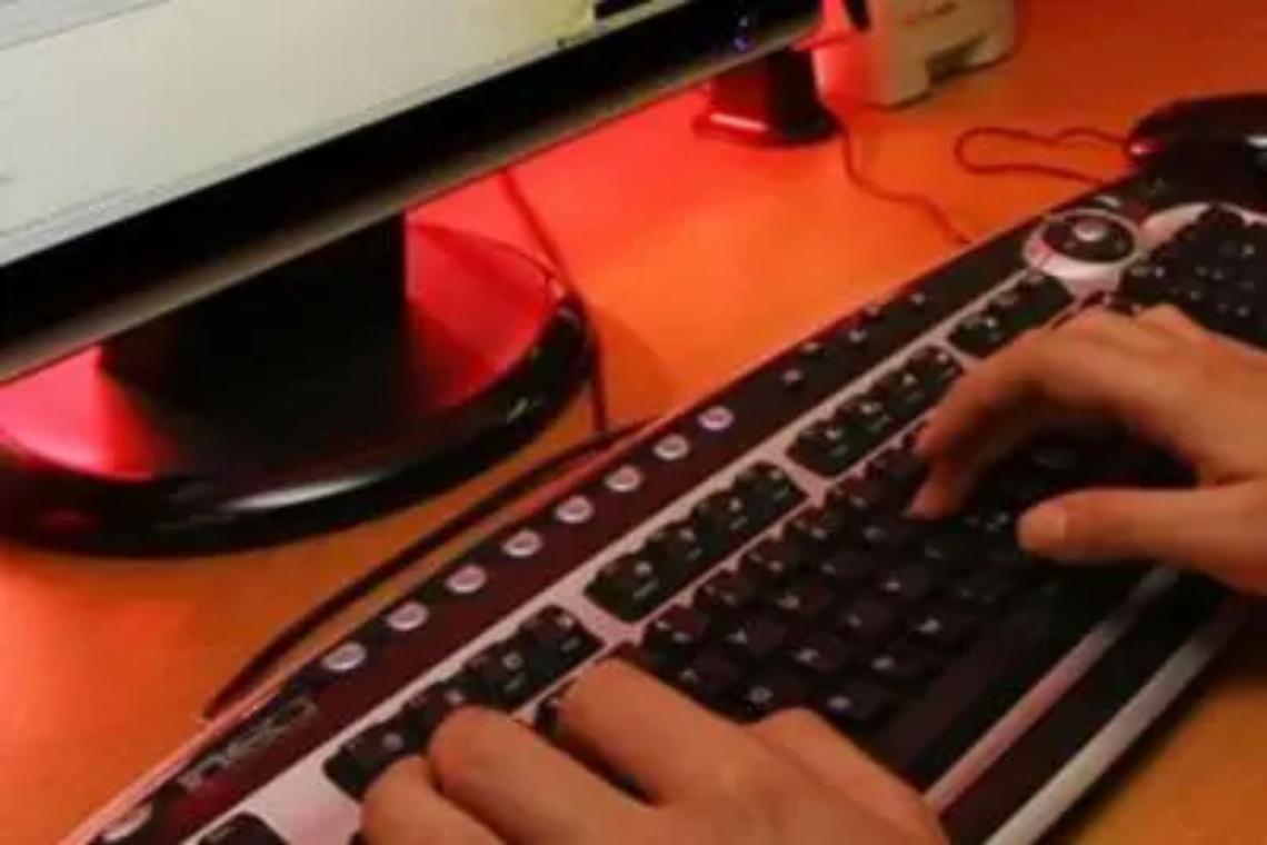 Politici spiati, ''oltre 3,5 milioni di mail carpite''