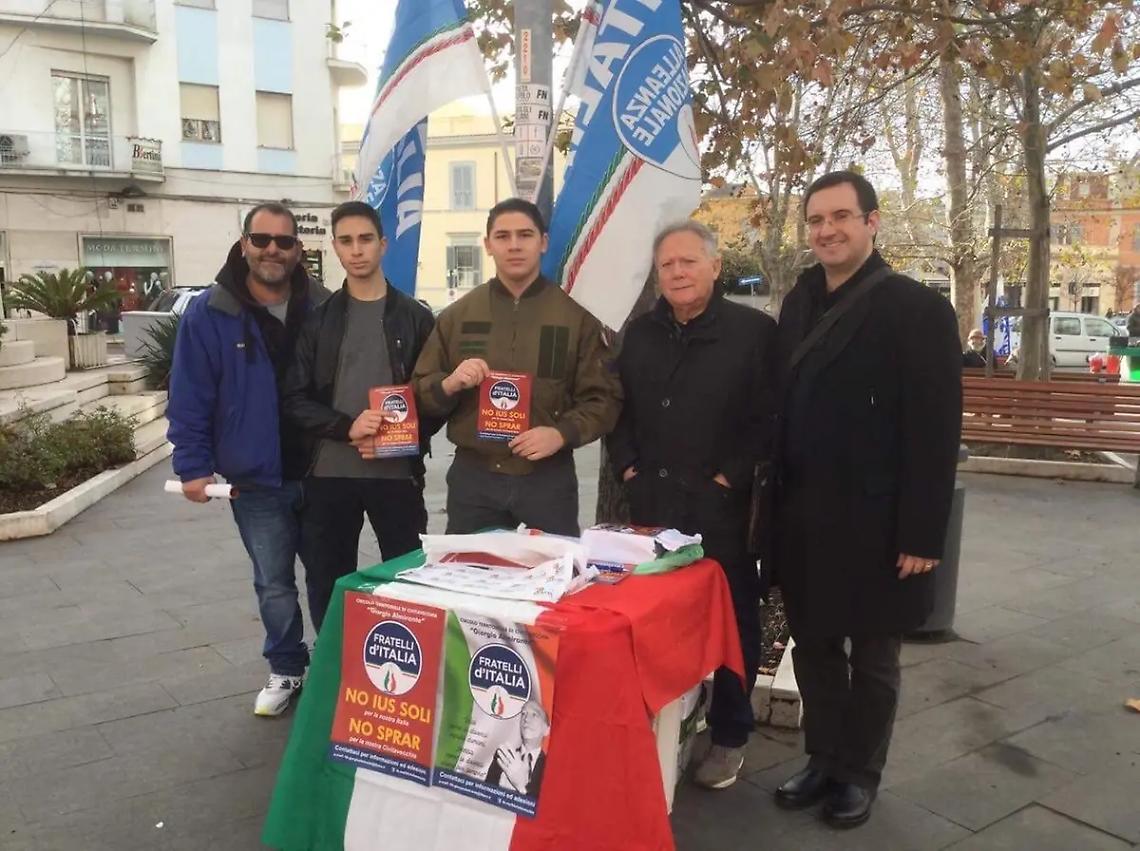 FdI contro lo Sprar, oltre cento firme in poche ore