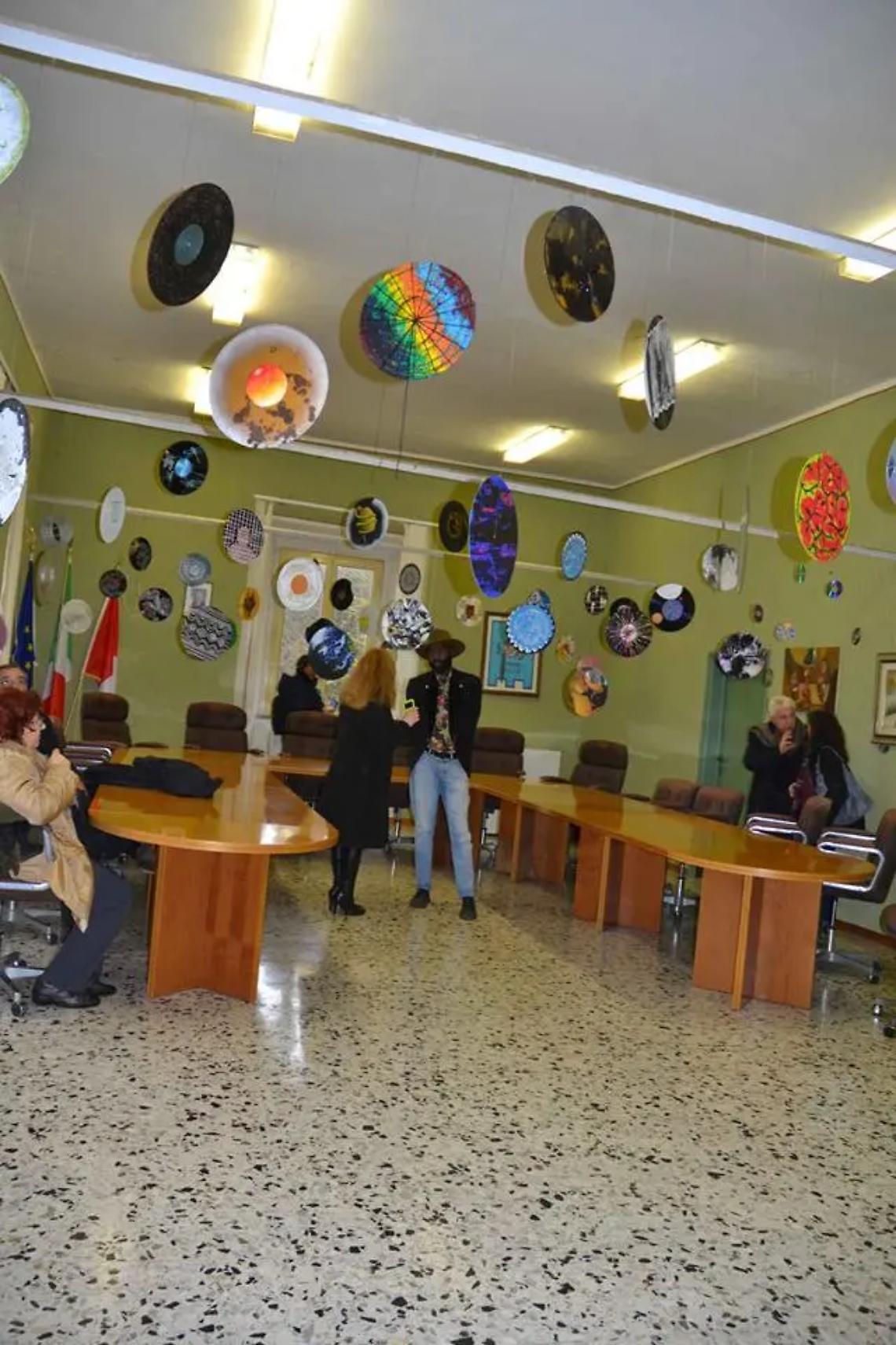 Simona Sarti incanta il pubblico con la mostra &lsquo;&lsquo;Arte come linguaggio universale''