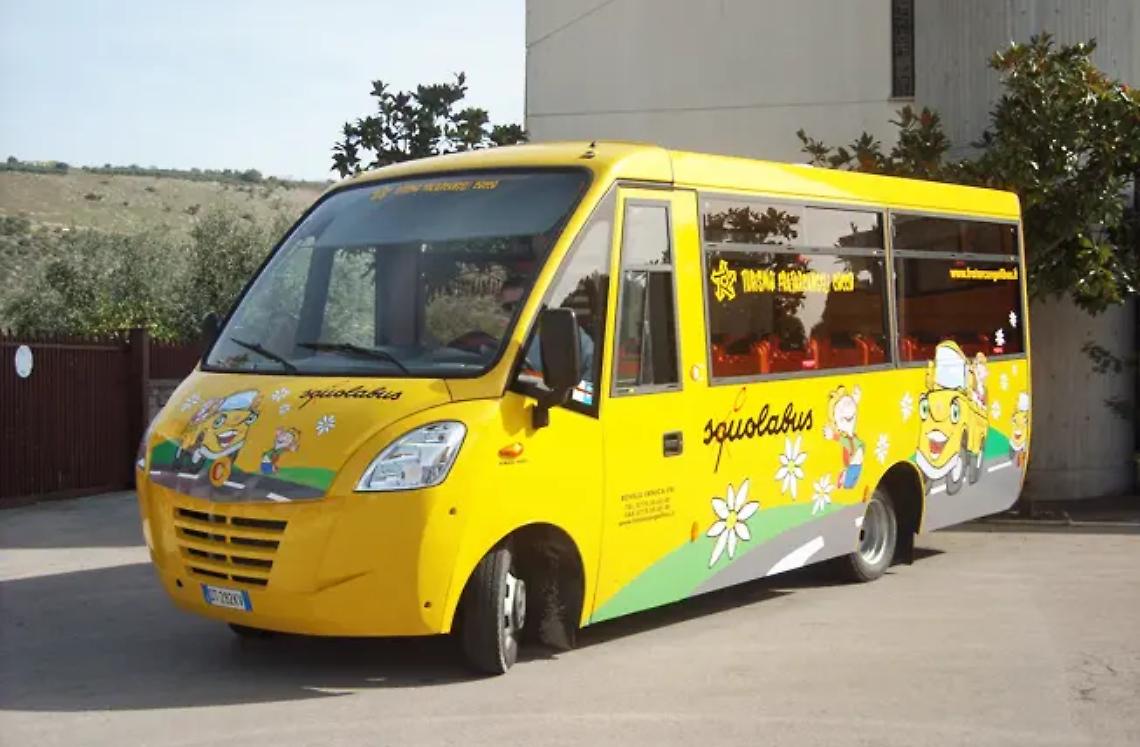 Pagati gli stipendi ai dipendenti dello scuolabus