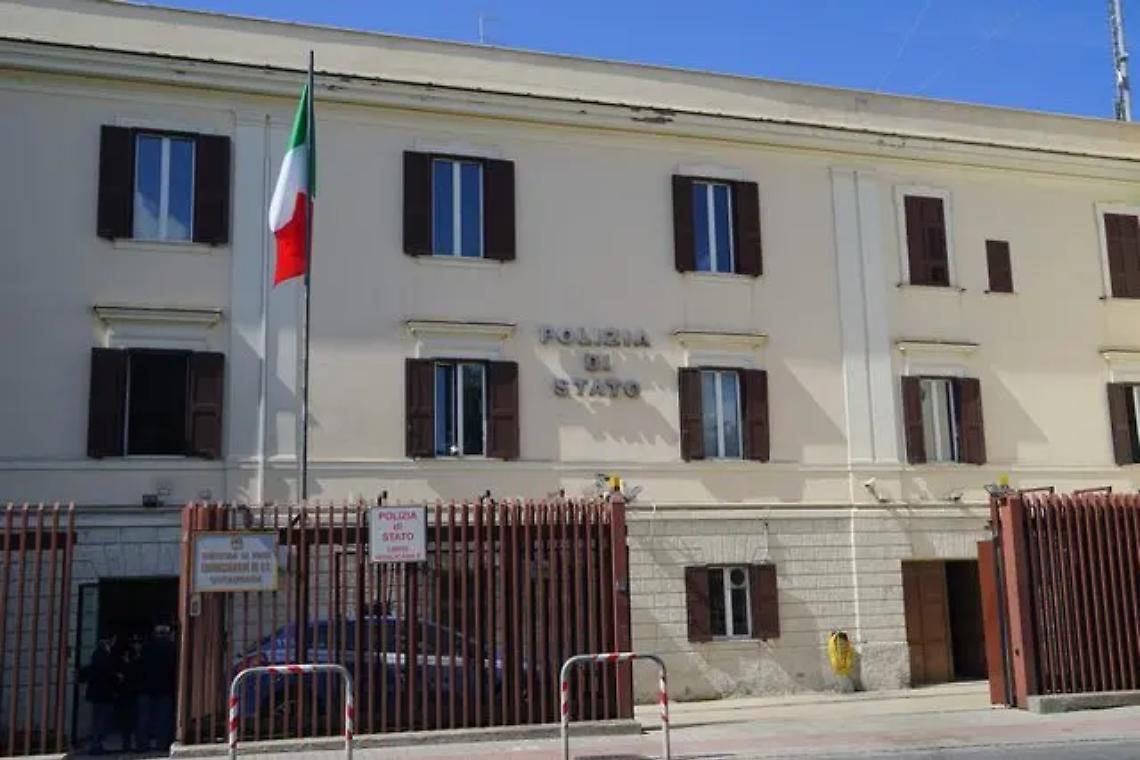 Aggredisce i poliziotti dopo una lite in famiglia