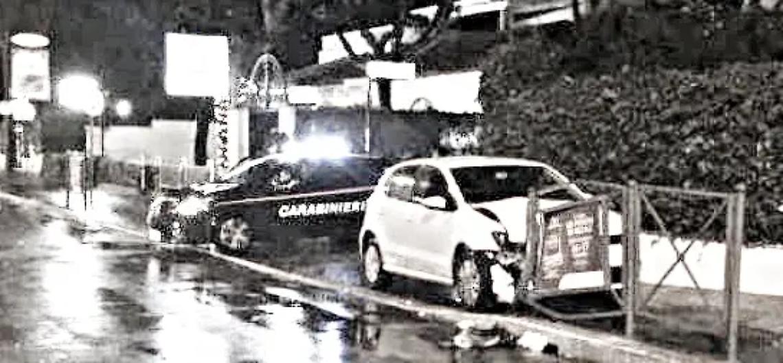 Incidente stradale su via Castellammare, sospetta frattura per una donna al volante