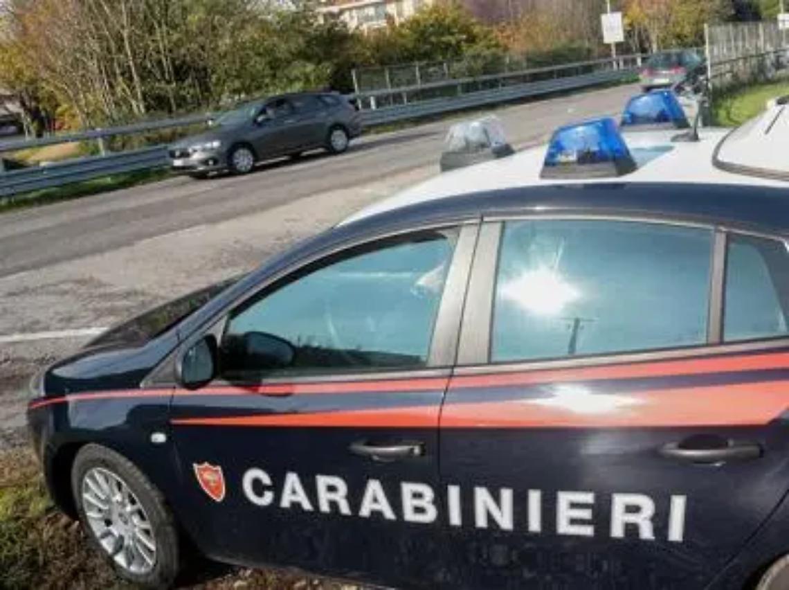 Trovato cadavere carbonizzato in auto