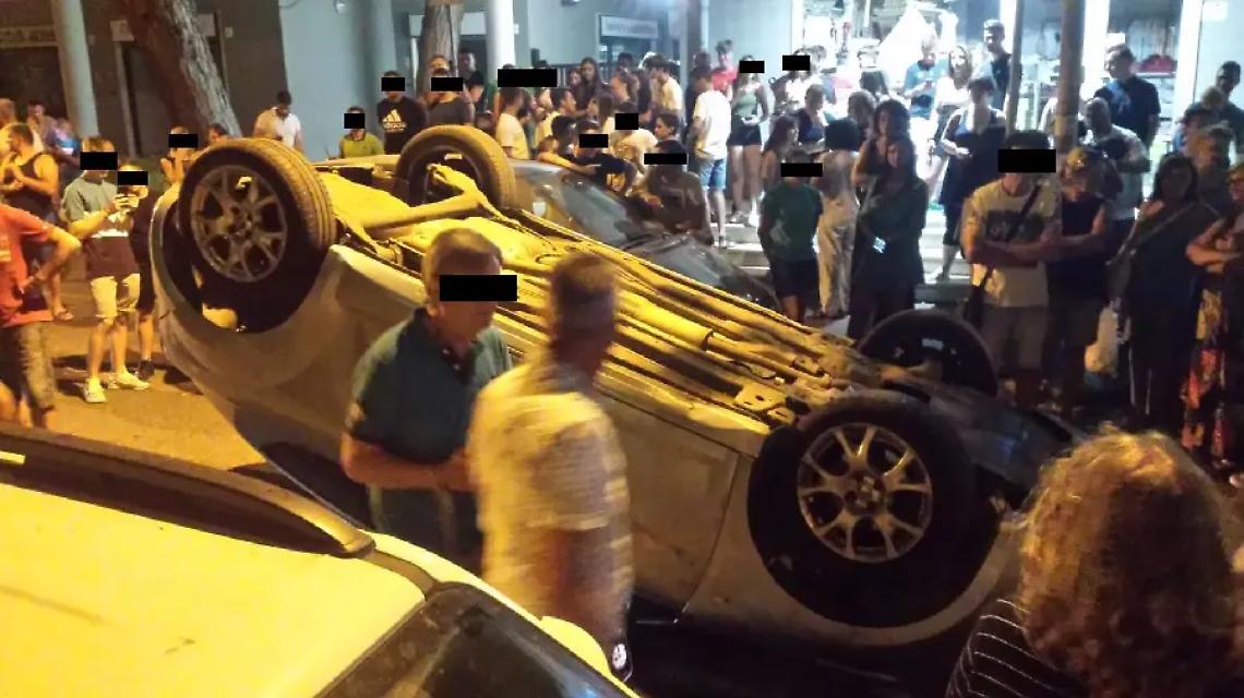 Tampona un'auto in sosta e si ribalta, paura ieri sera a via Palermo