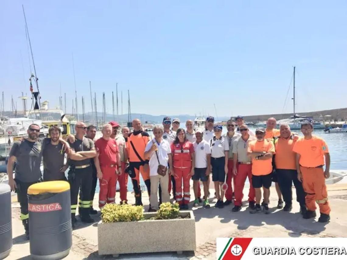 Guardia costiera: complessa operazione antincendio a Santa Marinella