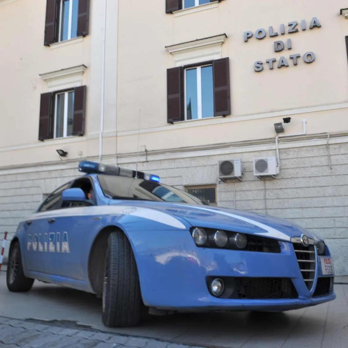 Evade dai domiciliari e tenta di imbarcarsi per Barcellona: arrestato dalla Polizia