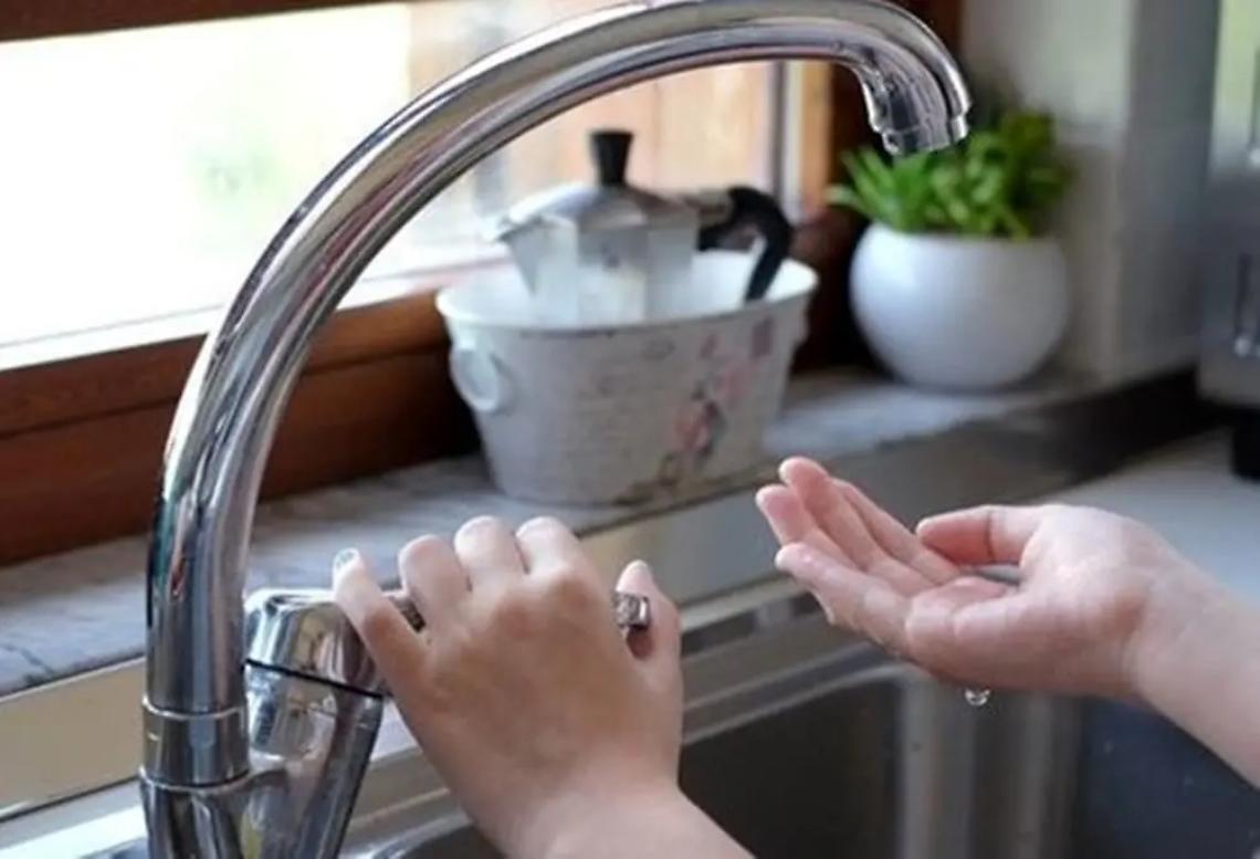 Senza acqua da un mese: cittadina esasperata