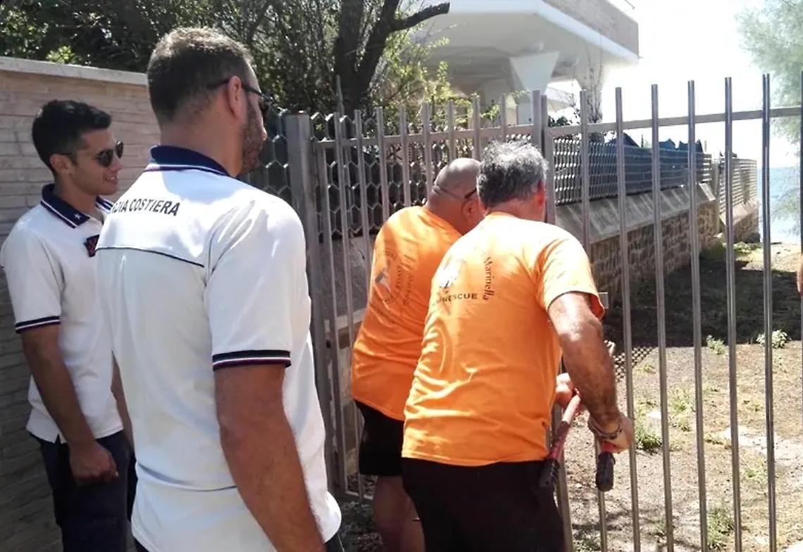 Santa Marinella, rimosso il lucchetto che impediva l&rsquo;accesso a mare