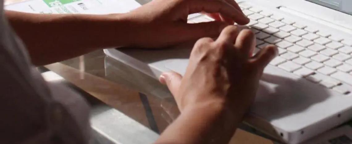 Pubblica sulle storie di un social le foto nuda della ex