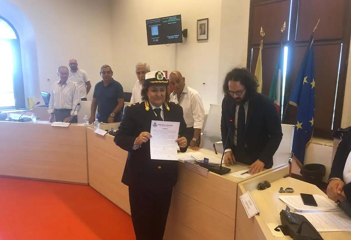 Consiglio comunale: in apertura filippica autoreferenziale ed encomi