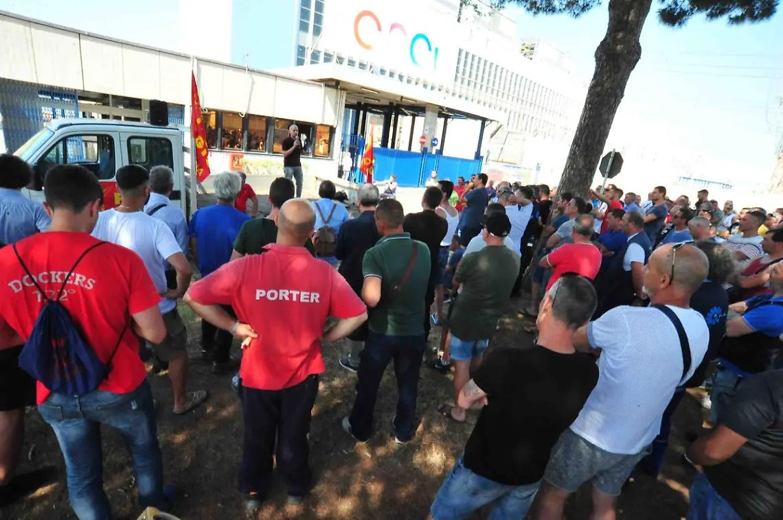 Vertenze occupazionali, Potere al popolo abbraccia la protesta