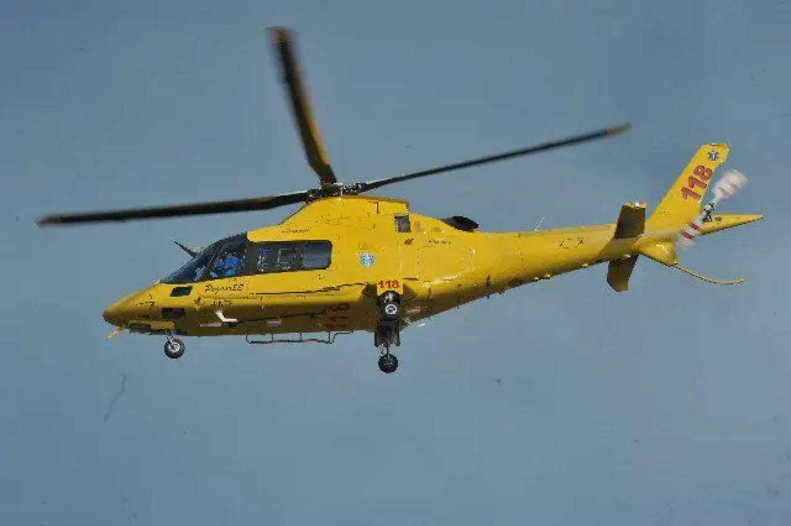 Malore in spiaggia: 12enne trasferita al Gemelli in eliambulanza