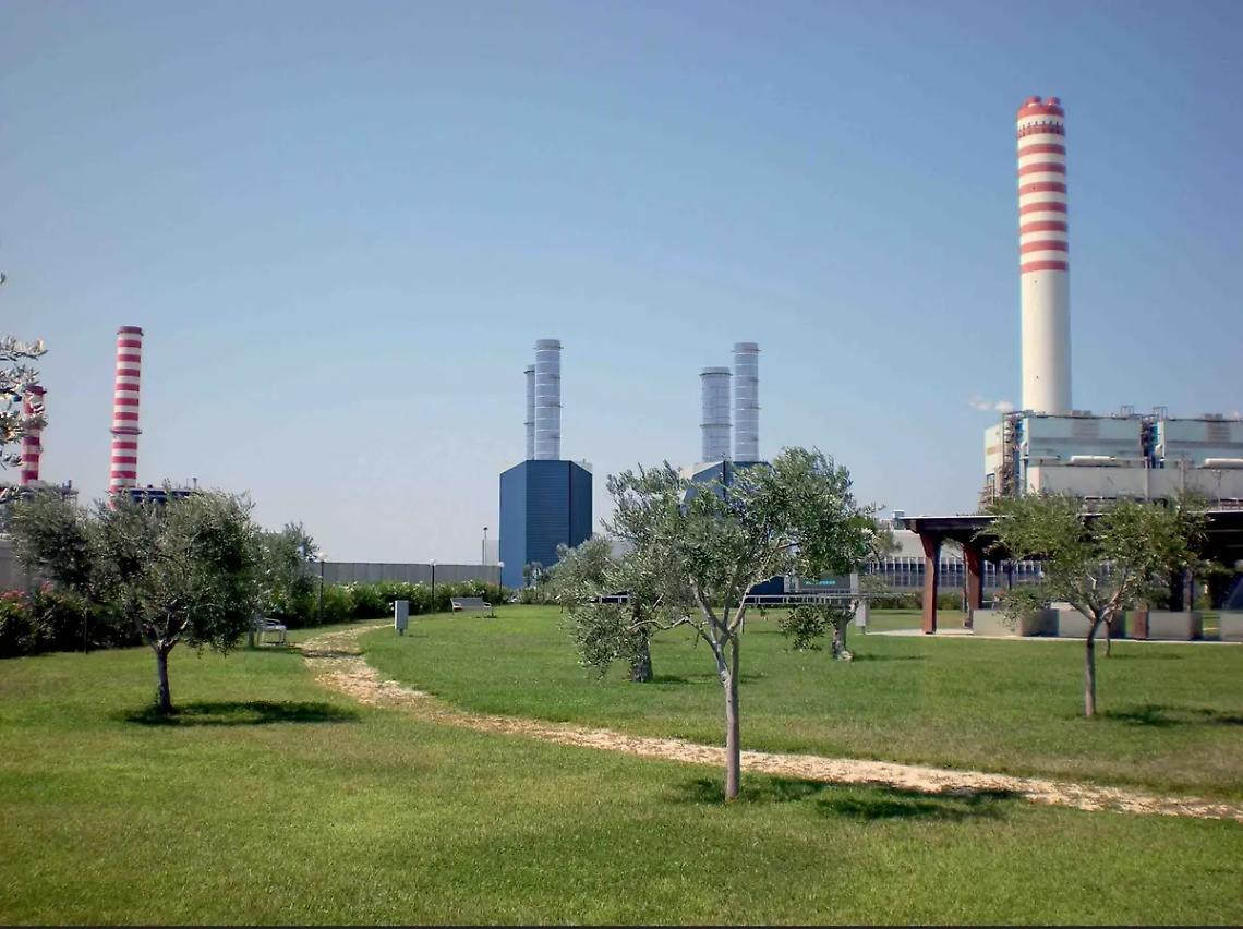 ''Non una riconversione, ma una nuova centrale''