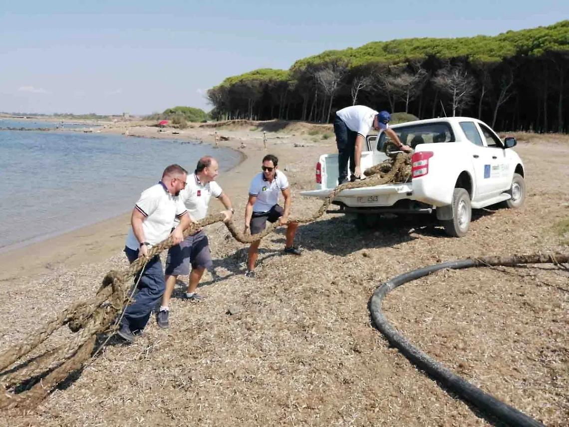 Attracchi abusivi: liberati 350 mq di mare