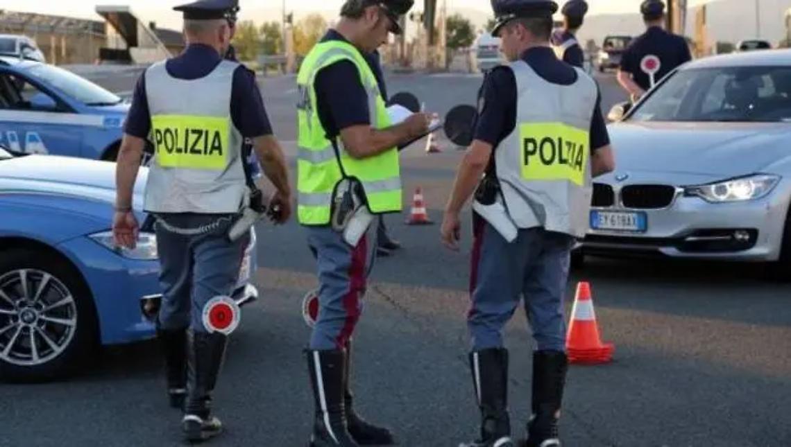Colto da infarto: salvato dalla Polizia