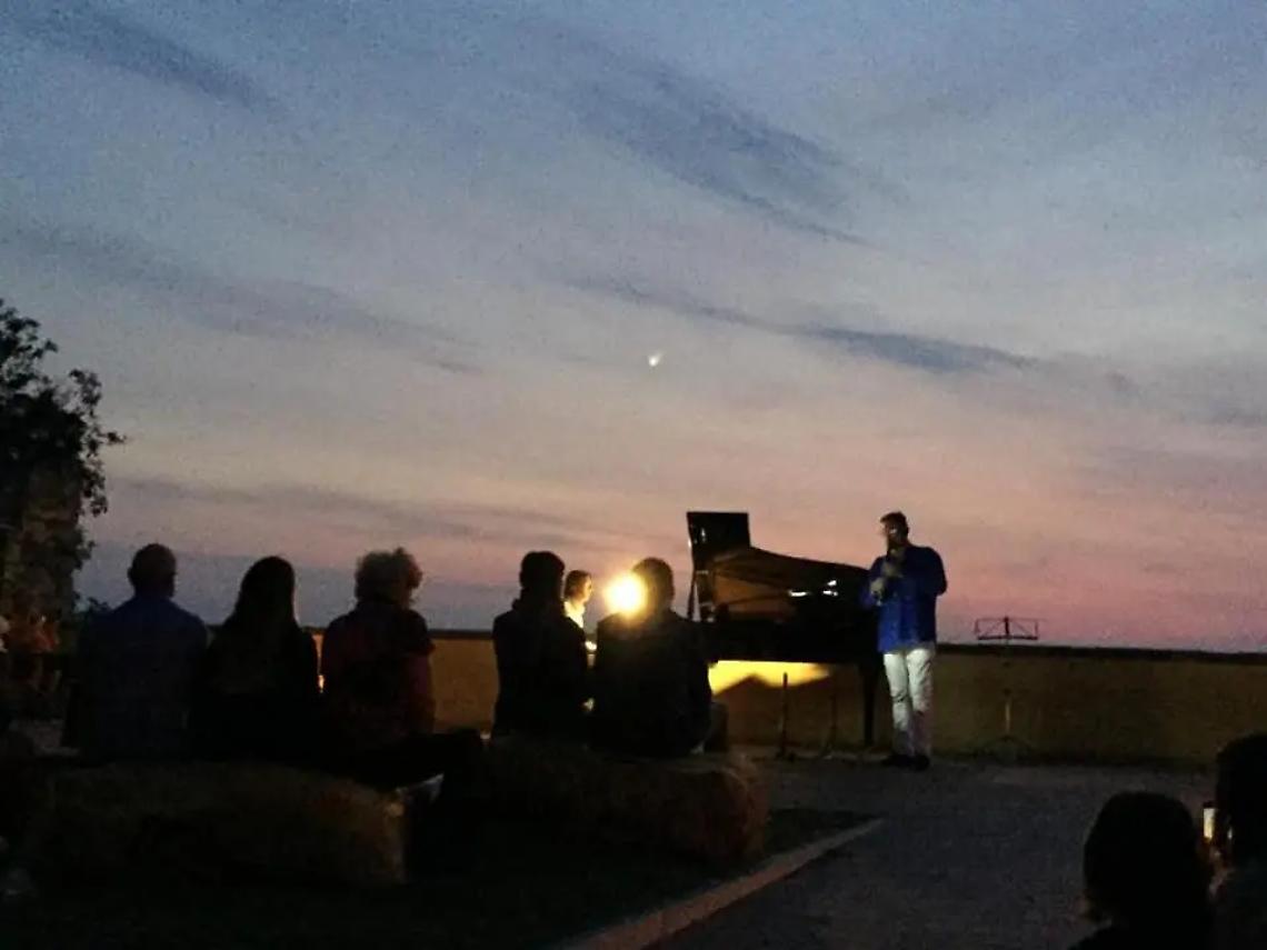 Tarquinia, dal tramonto all'alba