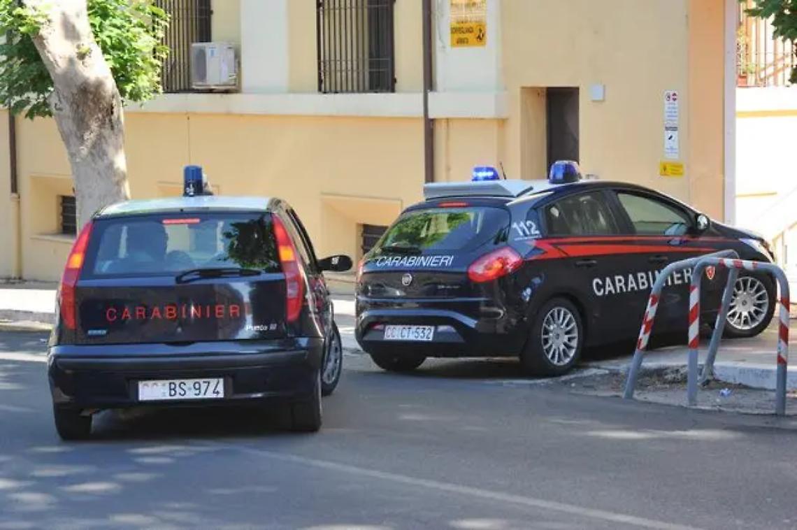 Cocaina, reperti archeologici e un fucile in casa: coppia arrestata dai Carabinieri