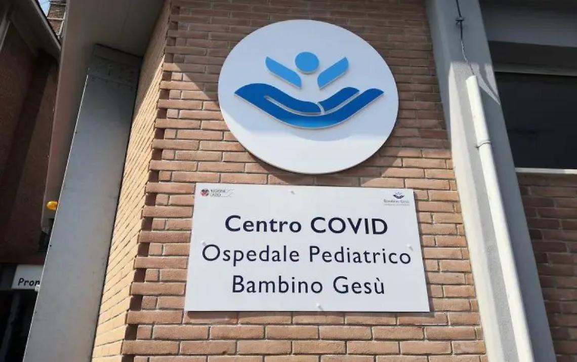 Covid, ricoverato un bimbo di tre mesi: nuovo appello dei pediatri alla vaccinazione