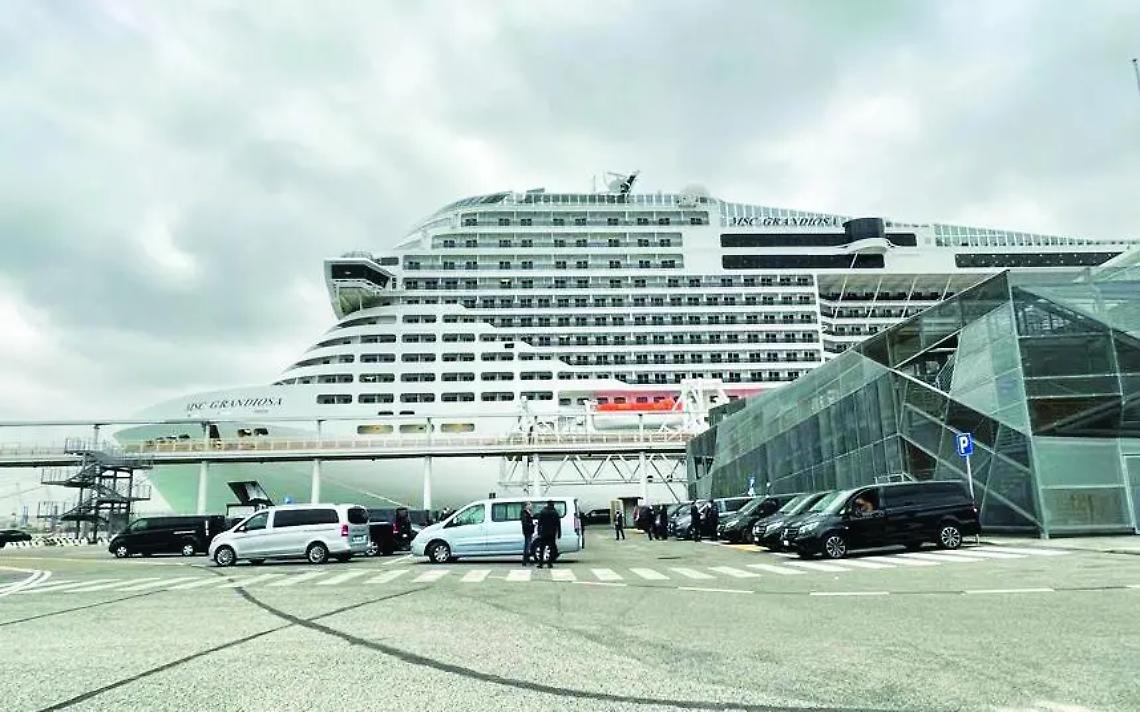 Sbarcati in sicurezza a Civitavecchia i passeggeri positivi di Grandiosa