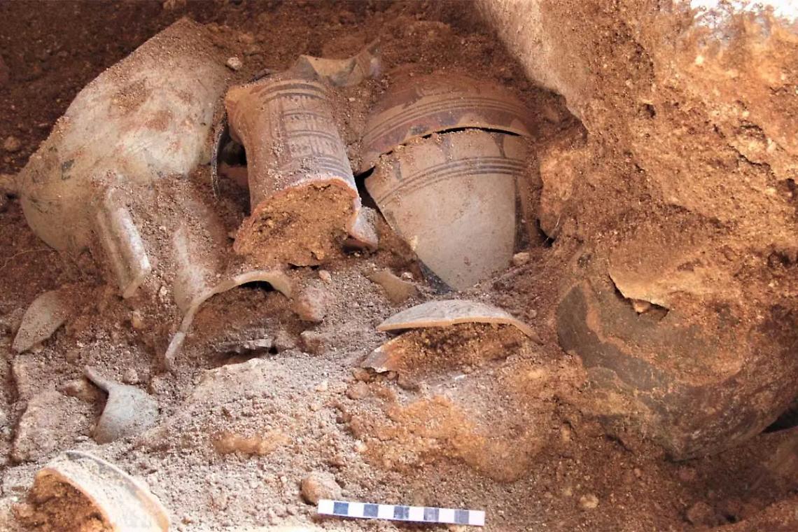 Tarquinia, scavi archeologici portano alla luce la tomba Gemina e il suo corredo