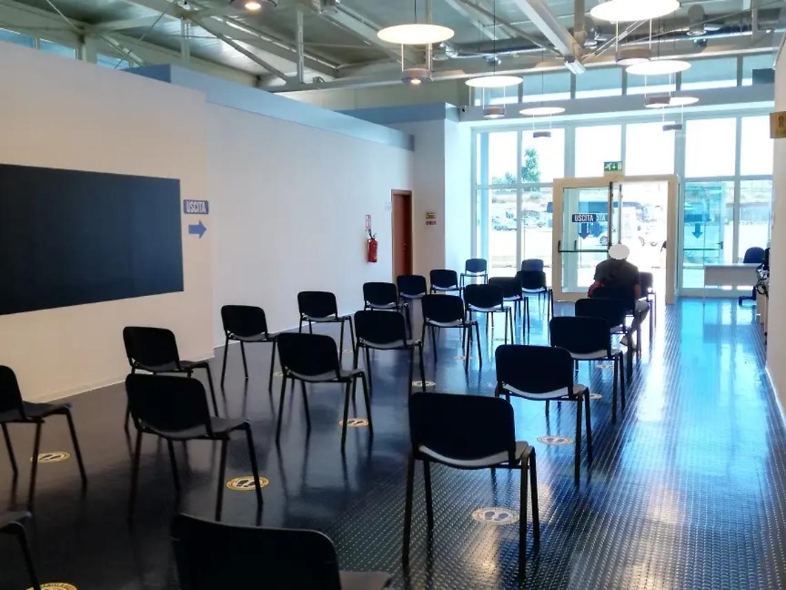 Aggressione all'hub, parla il medico: ''Atteggiamenti figli della paura. Resta la volont&agrave; di aiutare''